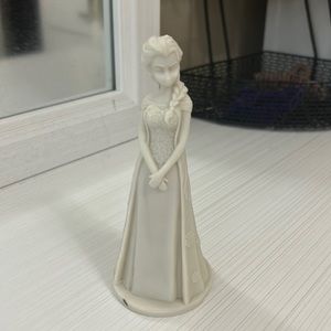 Elsa FROZEN statue